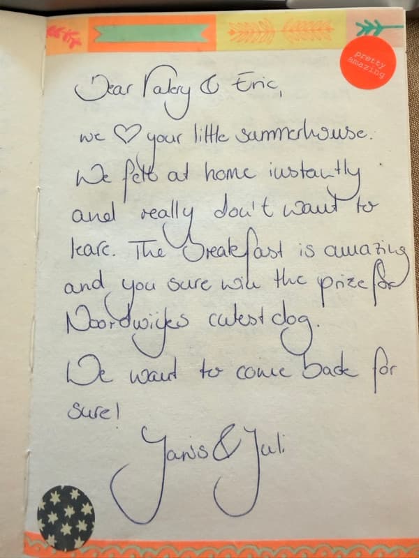 English guestbook note saying the guests felt at home and loved the breakfast and Max, framed by colourful decorative tape and stickers.